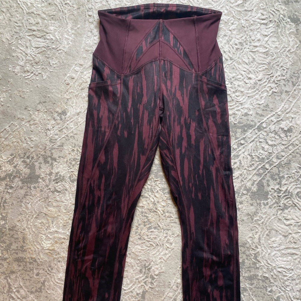 Lululemon burgundy capri legging